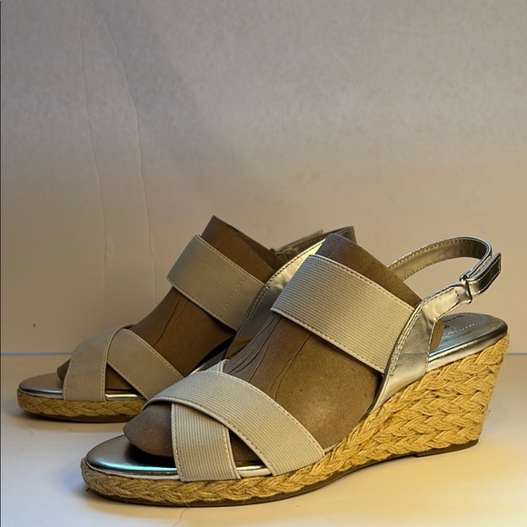 Bandolino Shoes - Bandolino Hearsay 2 Womens Slingback Wedge Heel Sandal Size 8.5M w/Beige Fabric